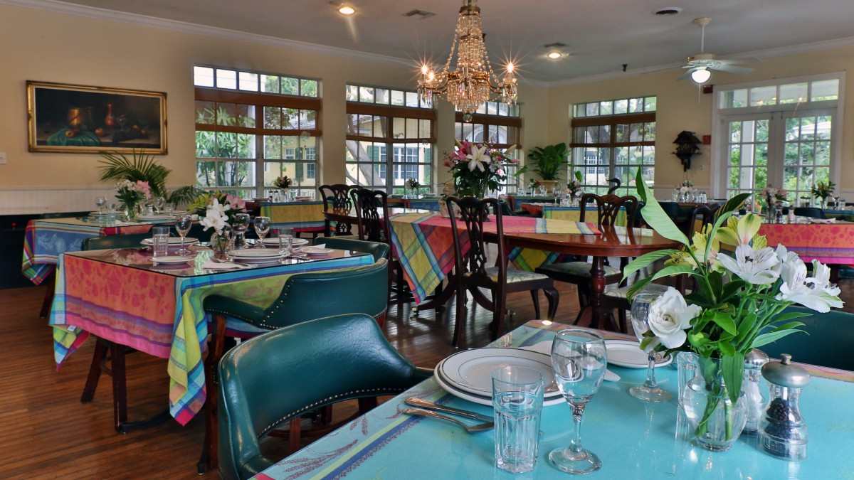 Bay Oaks