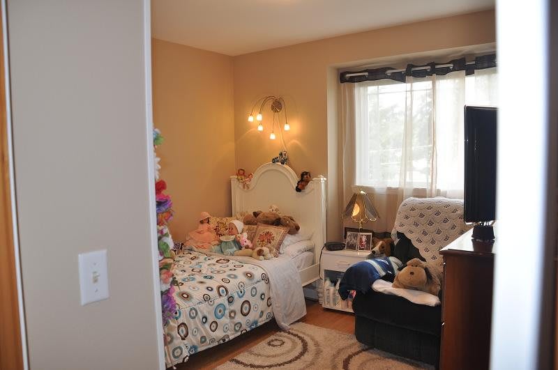 A cozy child's bedroom decorated with teddy bears and soft lighting.