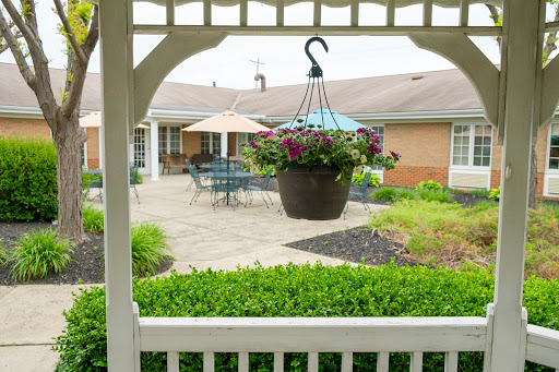 A beautifully arranged courtyard with hanging flowers, perfect for relaxation.