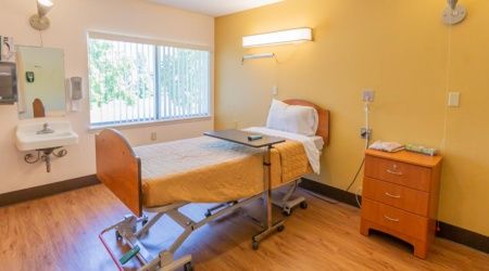 Royale Gardens Health & Rehabilitation Center