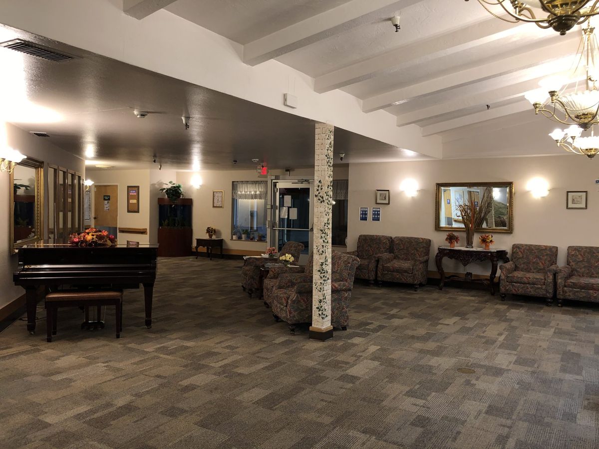 A cozy lobby area with ample seating and a piano.
