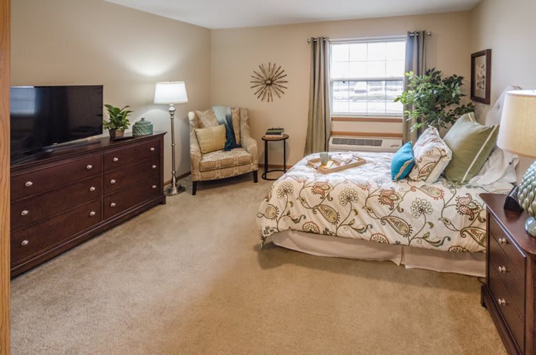 A cozy bedroom with elegant decor and comfortable furnishings.