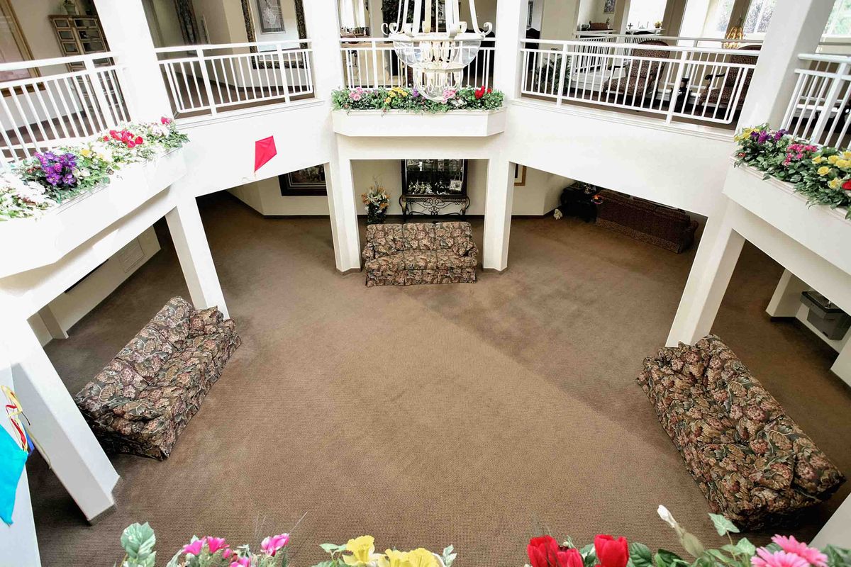 Holiday Parkside Court