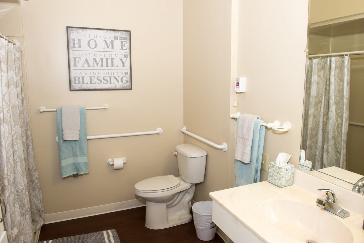 A clean and neatly organized bathroom with towels and decor.