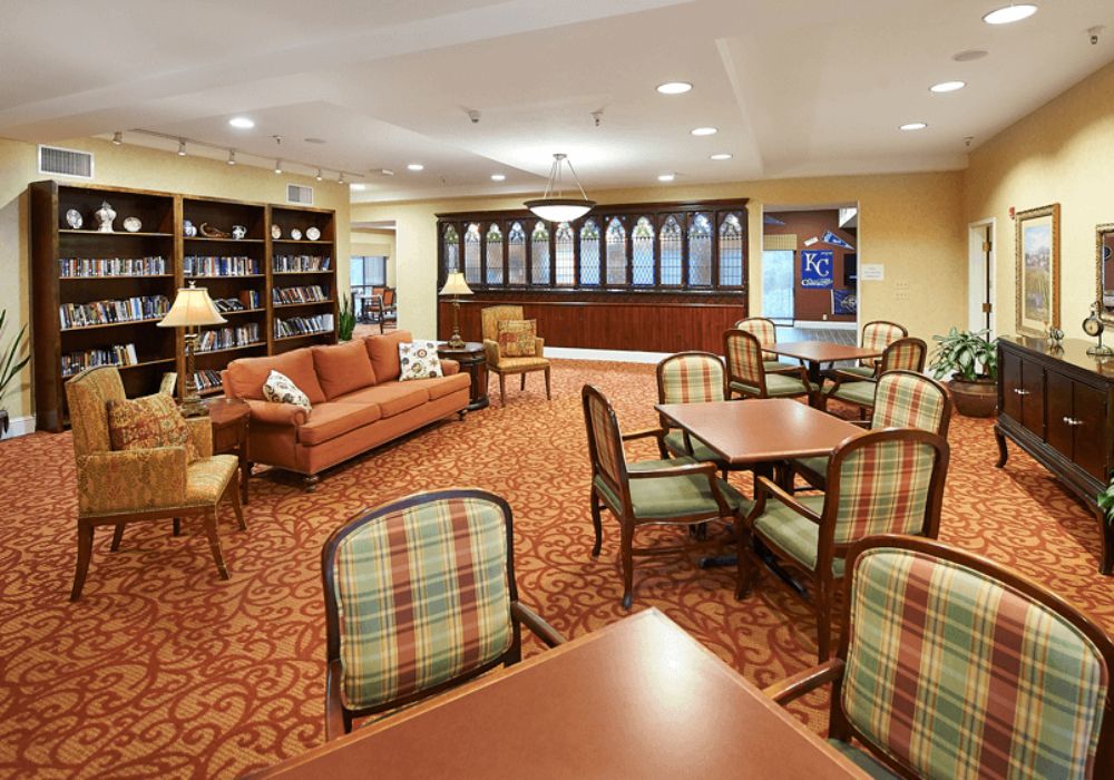 A cozy library interior with comfortable seating and bookshelves.