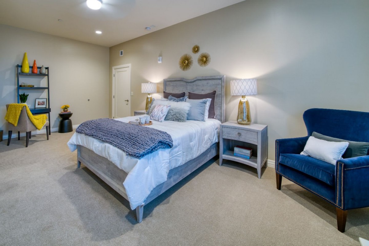 A modern and cozy bedroom with elegant decor and comfortable furnishings.