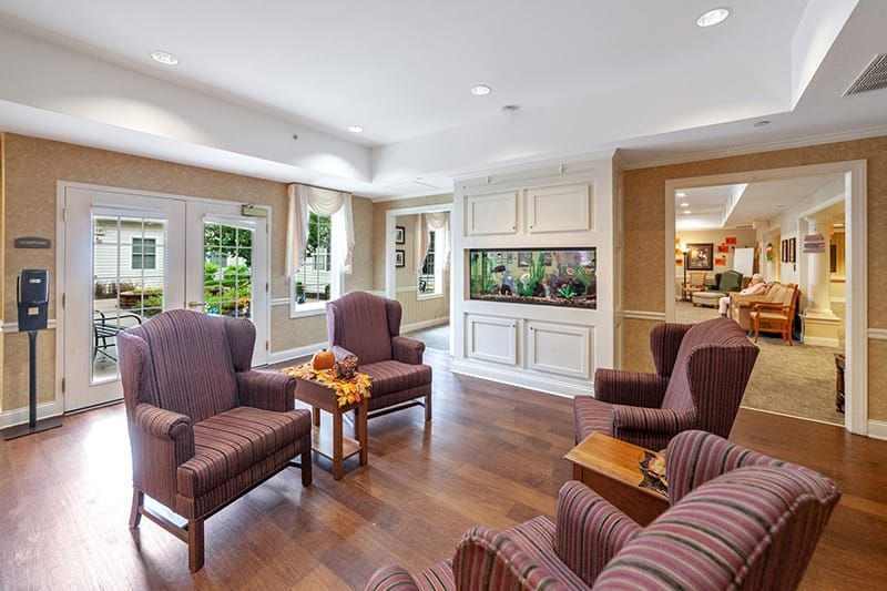A cozy living room with comfortable seating and an aquarium centerpiece.