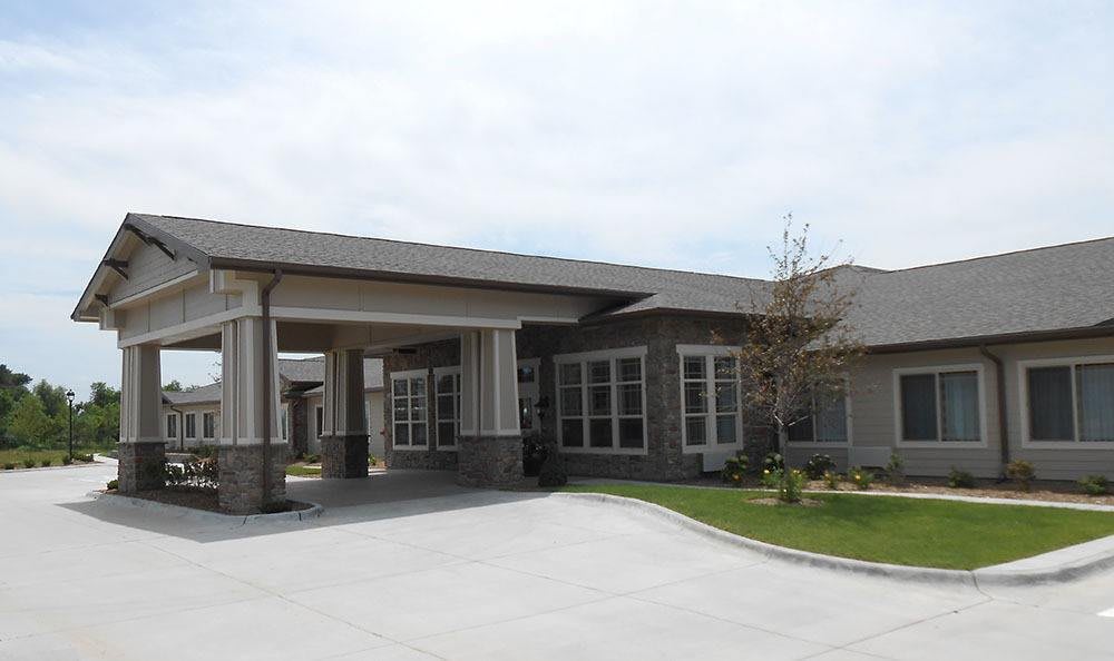 A modern building with a covered entrance and driveway.