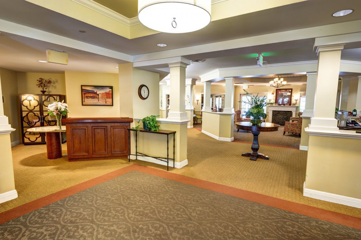 A spacious and elegantly decorated lobby with a welcoming atmosphere.