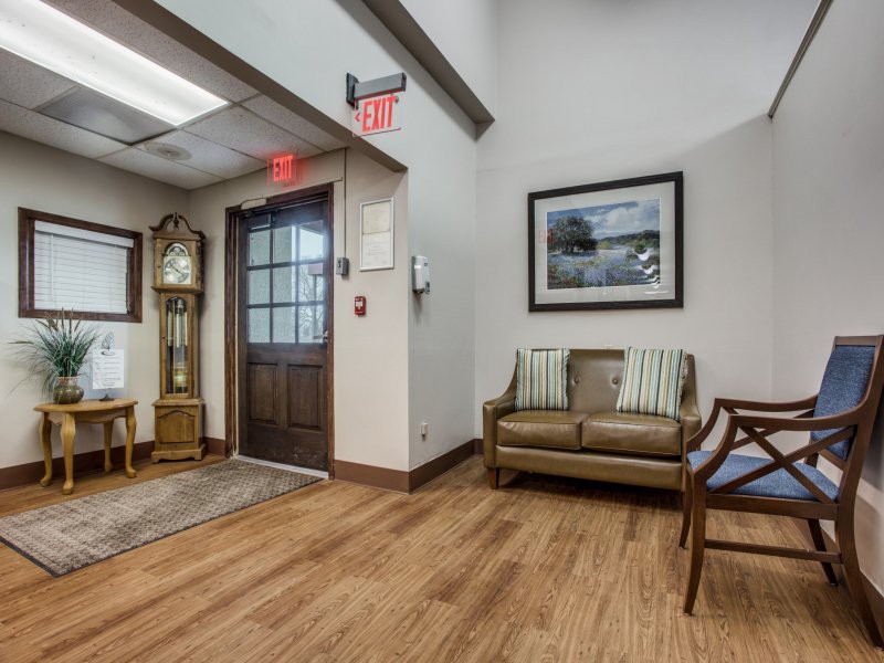 A well-furnished lobby area with comfortable seating and a decorative clock.