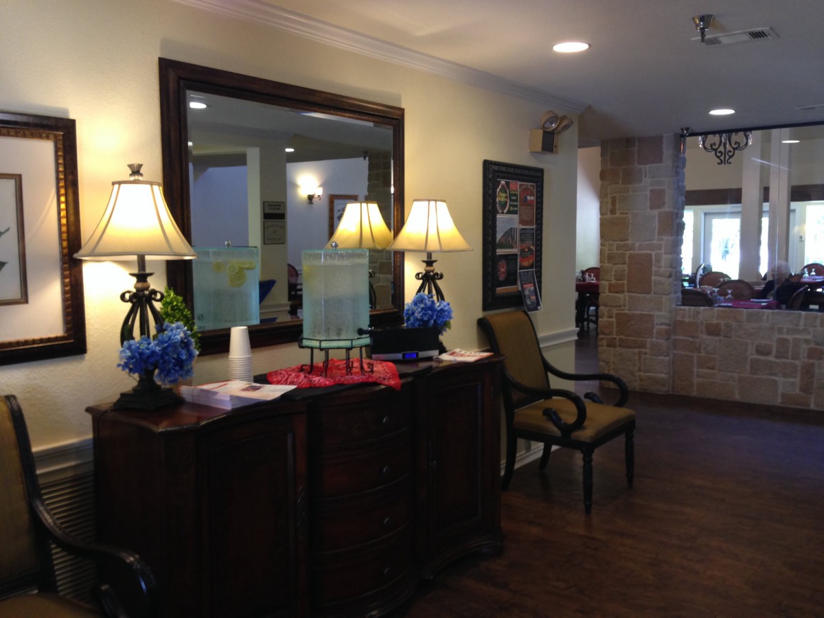 A cozy interior with decorative lamps, a large mirror, and elegant furnishings.