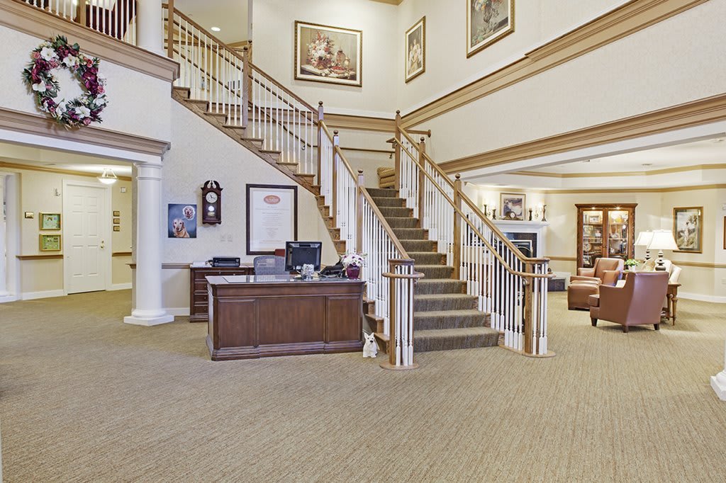 Spacious lobby with a central staircase and reception desk.