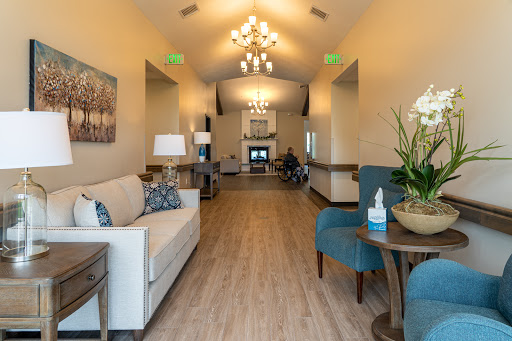 A welcoming lobby with modern furnishings and elegant lighting.
