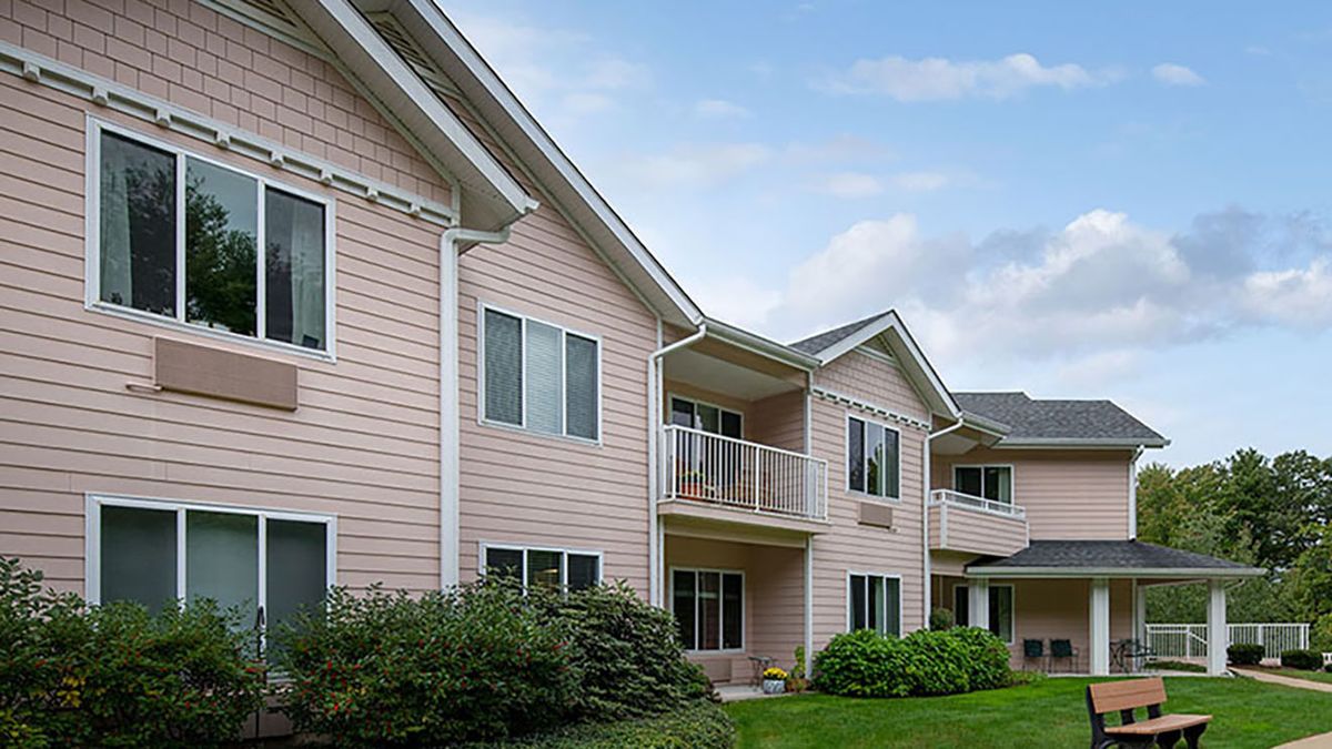 Holiday Maple Suites