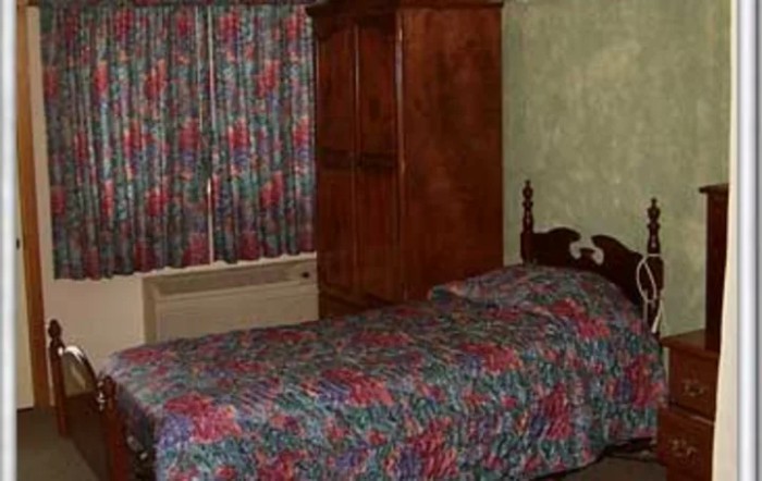 Evangeline Oaks Guest House