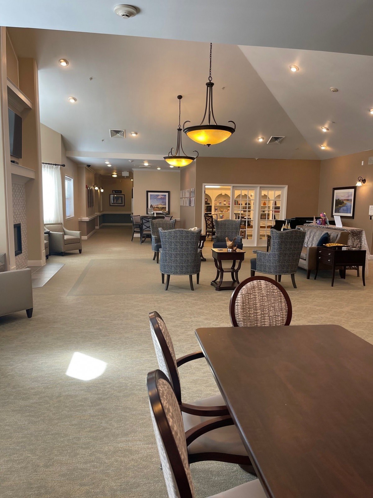 A spacious and well-lit dining area with comfortable seating arrangements.