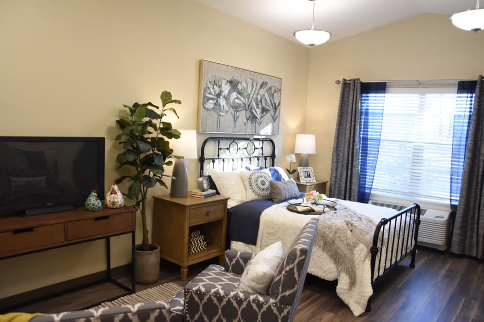A cozy and modern bedroom featuring elegant decor and comfortable furniture.