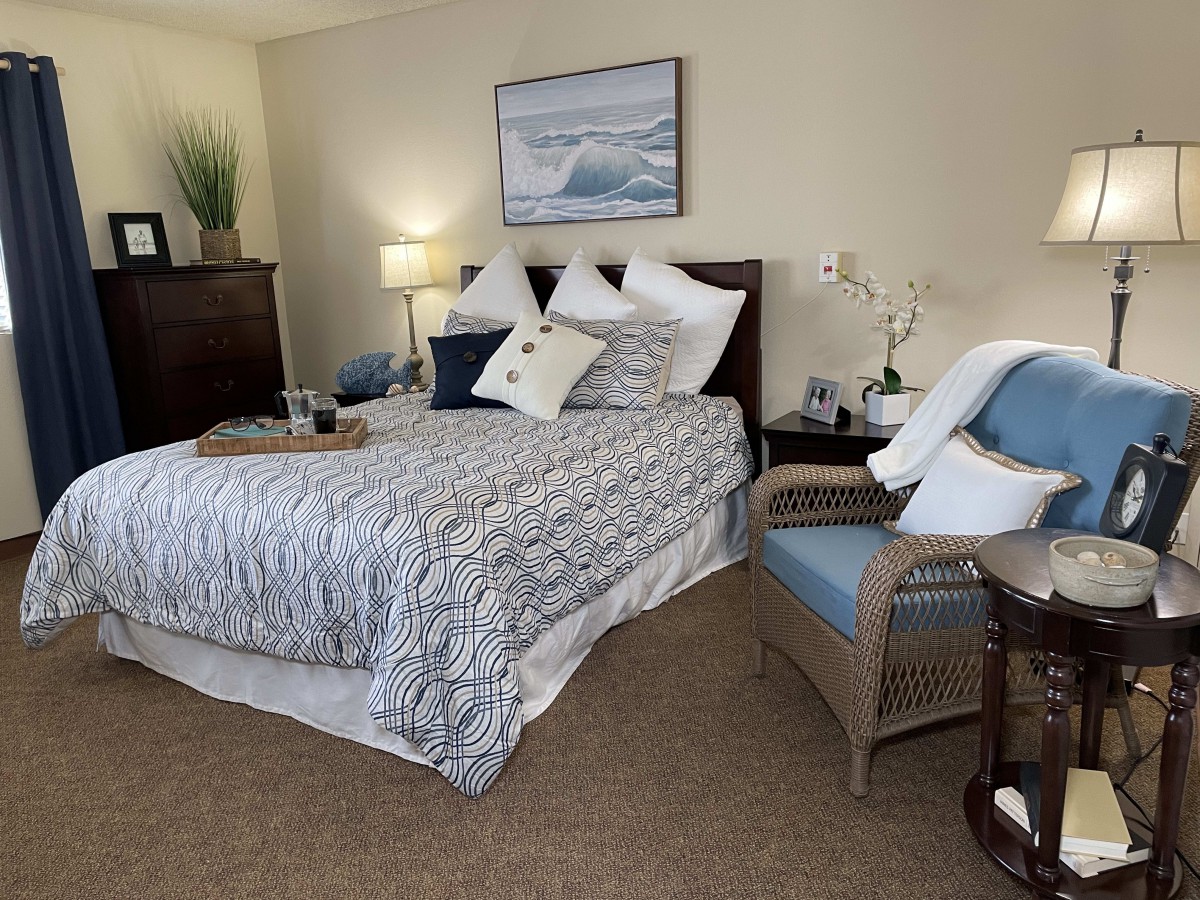 A cozy and well-decorated bedroom with stylish bedding and elegant furnishings.