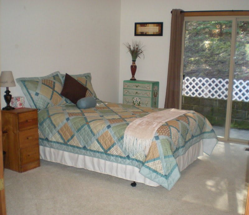 Applegate Manor