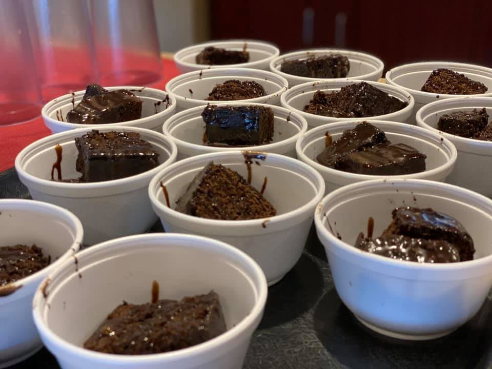Individually portioned chocolate brownies in small cups.