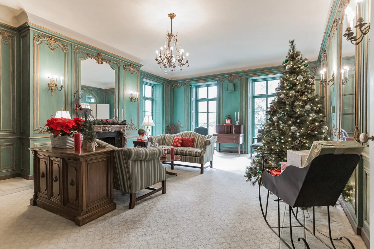 A beautifully decorated living room with a festive Christmas tree and cozy holiday ambiance.