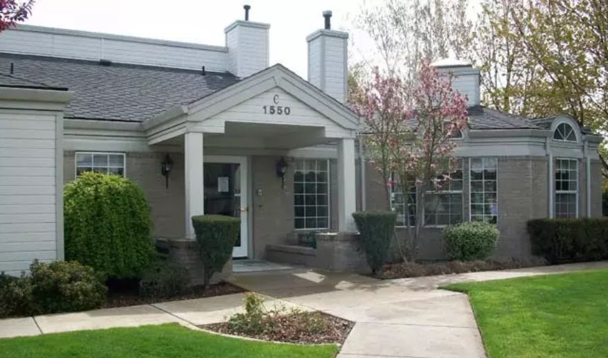 A charming residential building with a welcoming entrance and well-maintained landscaping.