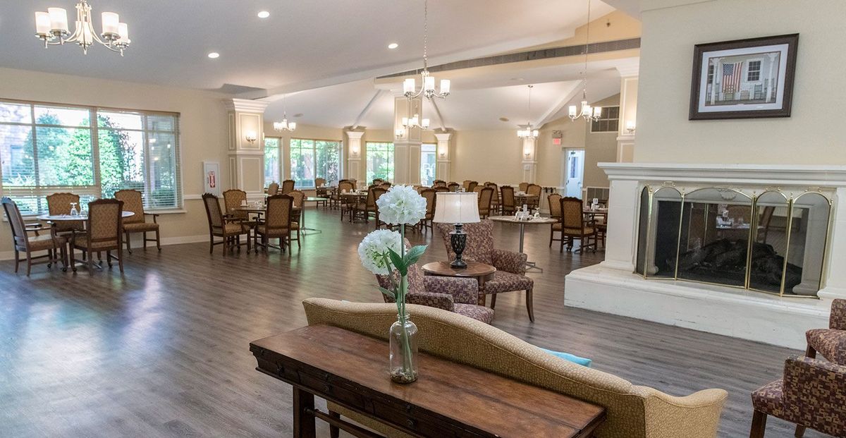 Holiday Forsyth Court