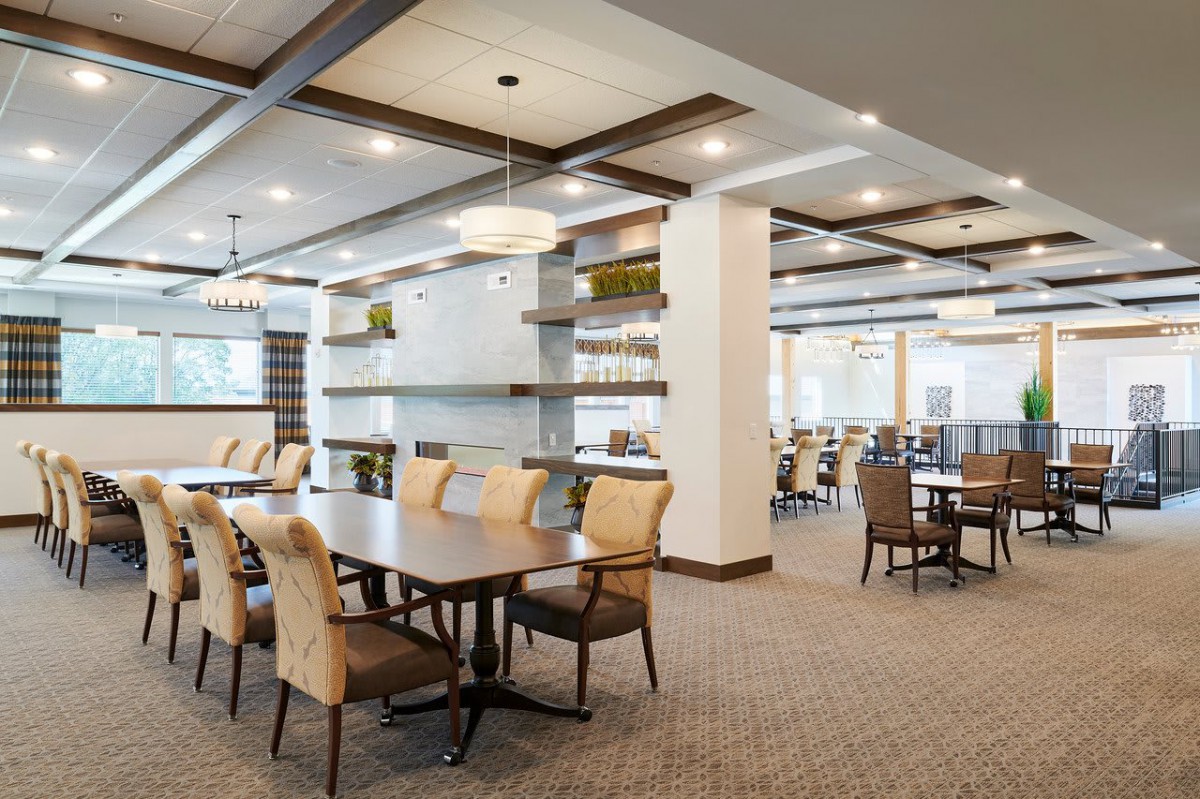 Modern dining area with stylish furniture and lighting.