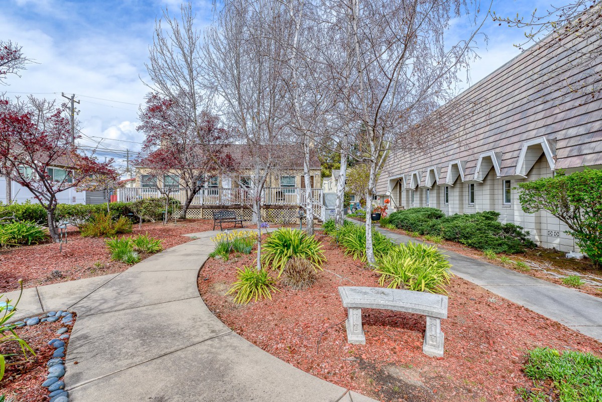 Pacifica Senior Living Oakland Heights