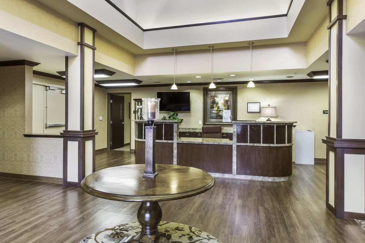 Elegant hotel lobby with a reception desk and modern design elements.