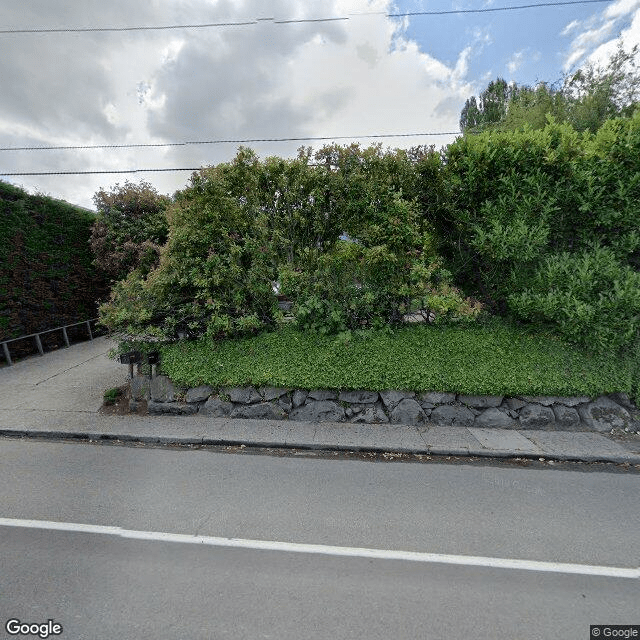 Anne's Lakeridge Family Home