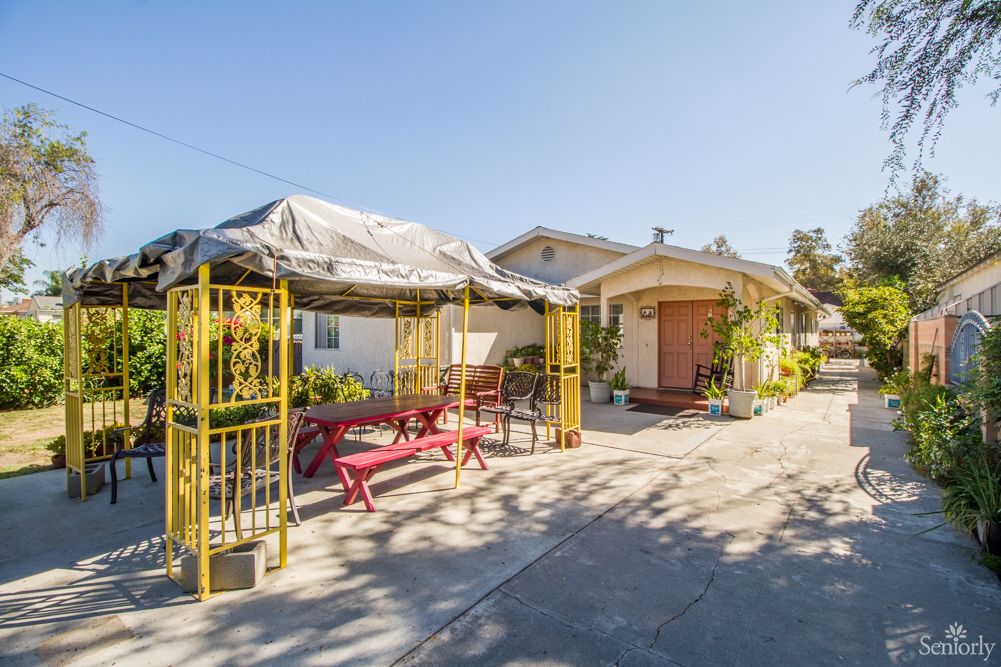 E & E SUNSHINE MANOR