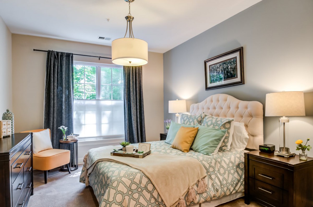 A cozy modern bedroom with stylish decor and comfortable bedding.