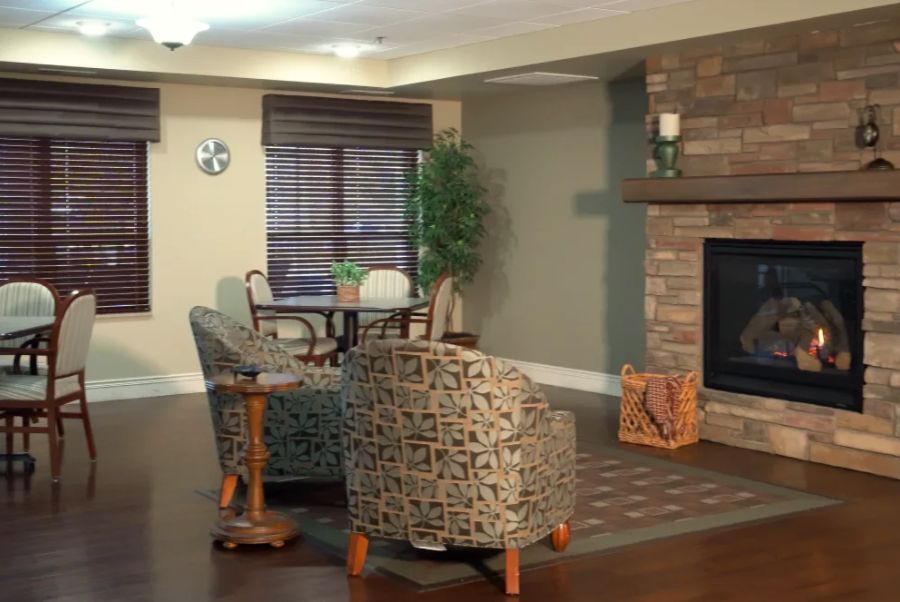 Deephaven Woods Senior Living