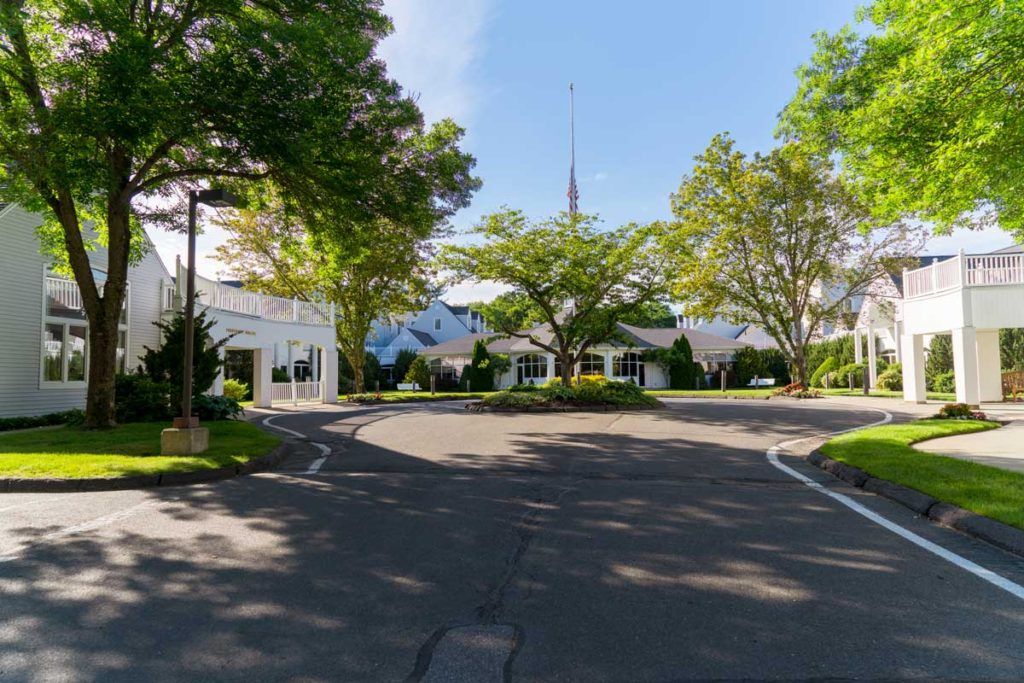 Pomperaug Woods a CCRC