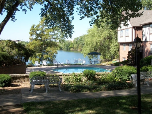 Twin Lakes Apartments