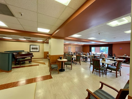 A spacious dining area featuring a comfortable seating arrangement, ideal for casual dining.