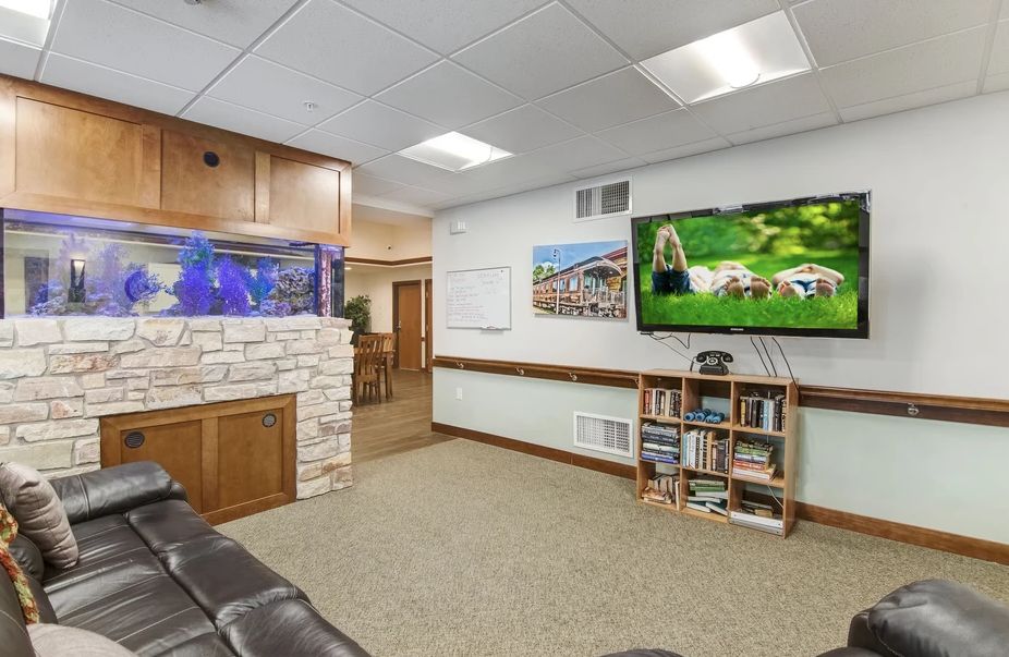 Suite Living Senior Care - Roseville