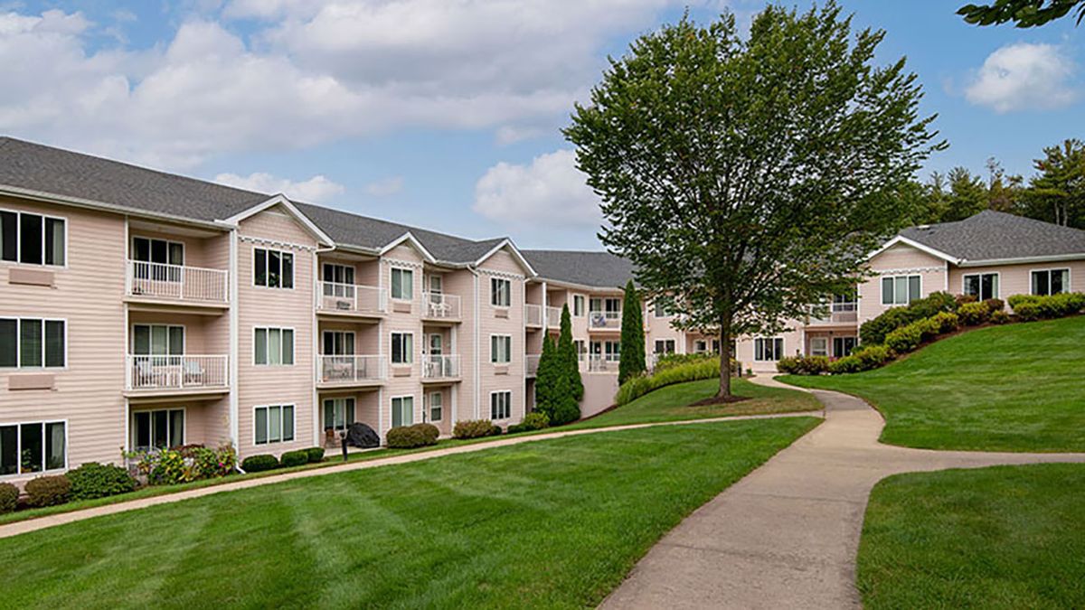 Holiday Maple Suites