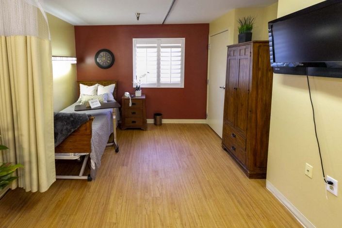 A clean and tidy hospital room with essential furnishings.