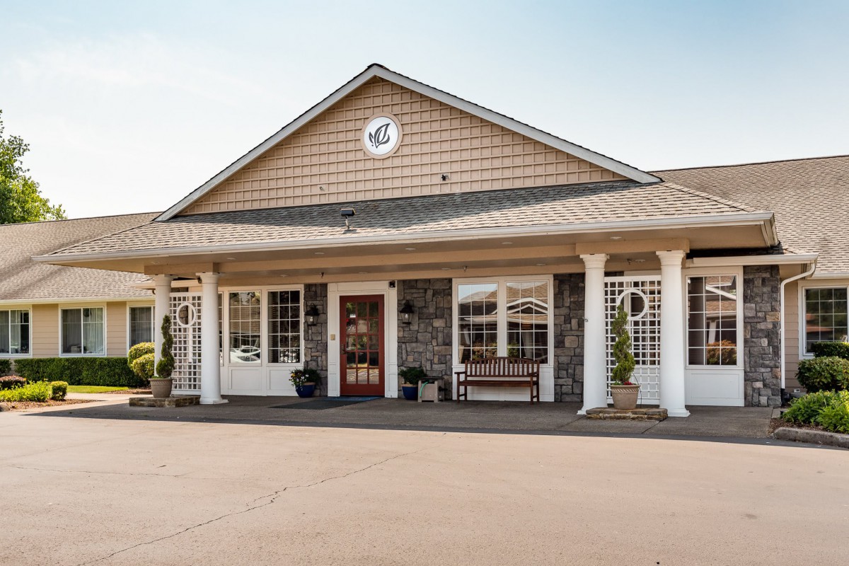 A charming residential building with a welcoming entrance and classic columns.