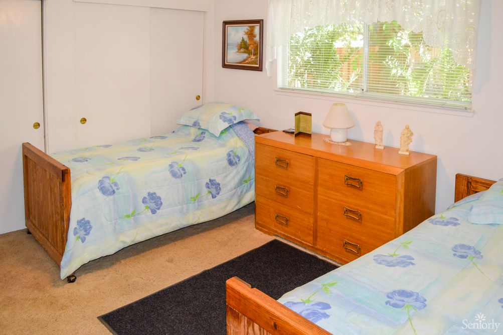 The Elderly Inn I