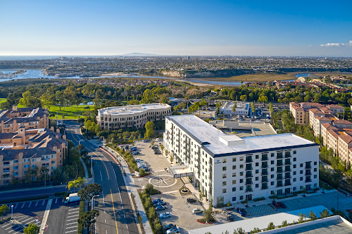 Vivante Newport Center