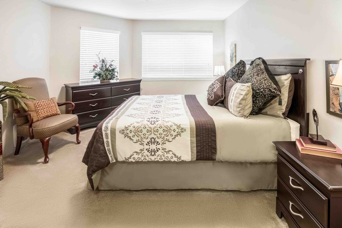 A well-decorated bedroom with a comfortable bed and elegant furnishings.