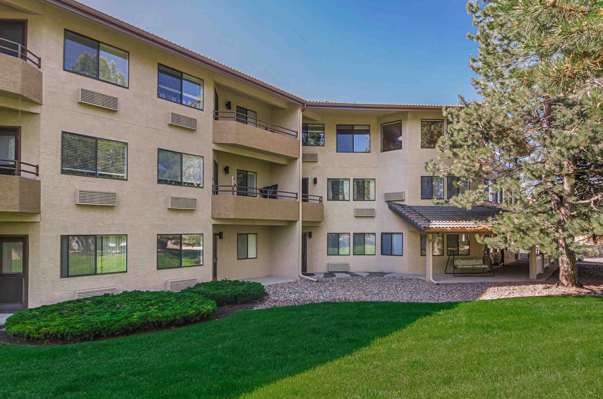 Holiday Longmont Regent