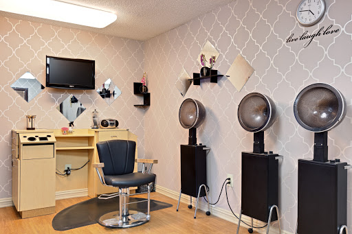 A cozy and modern hair salon setup with a comfortable barber chair and stylish wall decor.