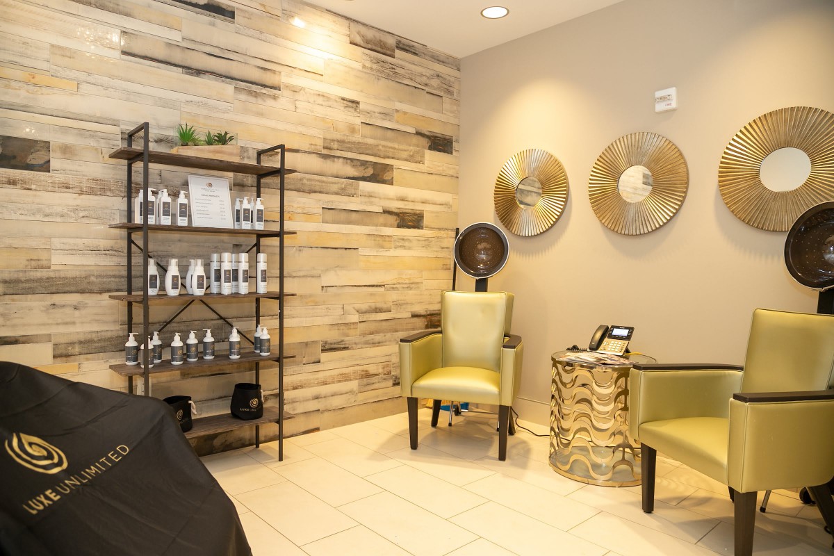 A cozy salon waiting area with stylish decor and comfortable seating.