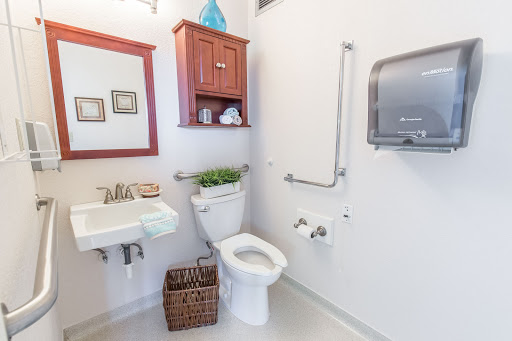 A clean and organized bathroom featuring essential fixtures and decorative elements.