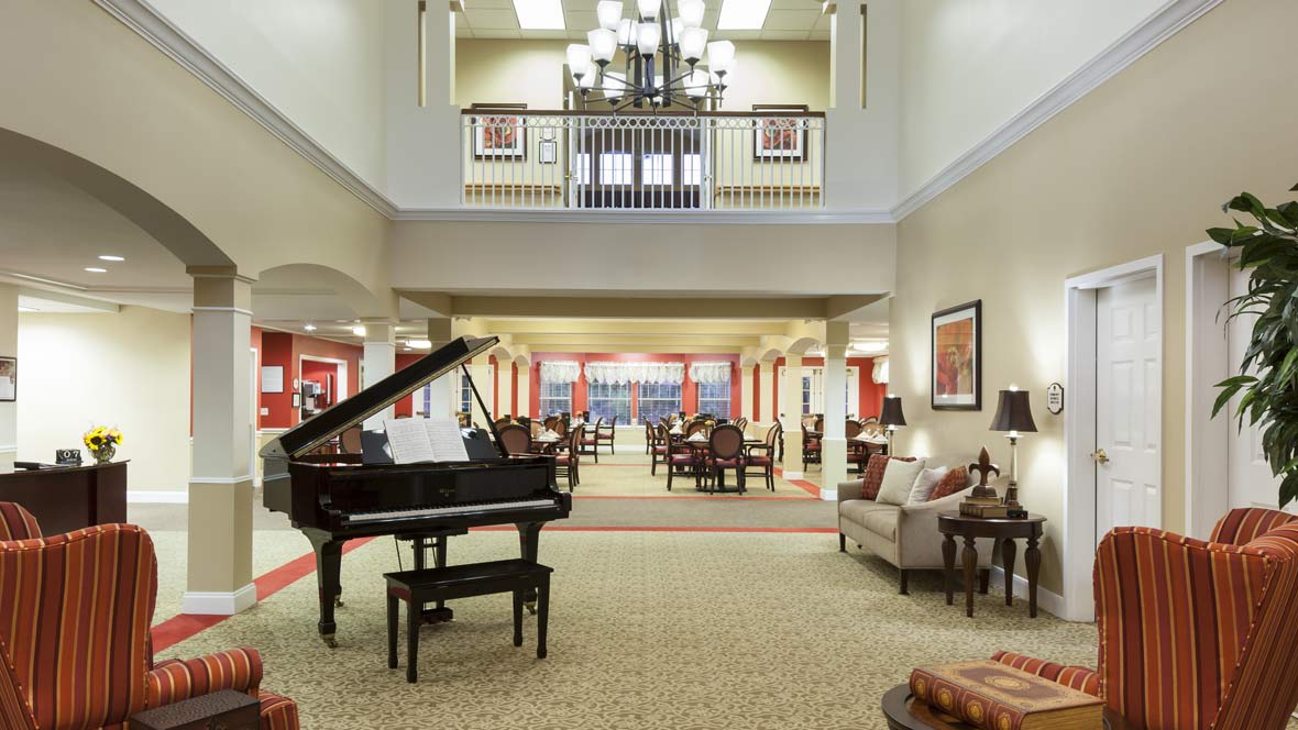Spacious lobby with a grand piano and comfortable seating area.