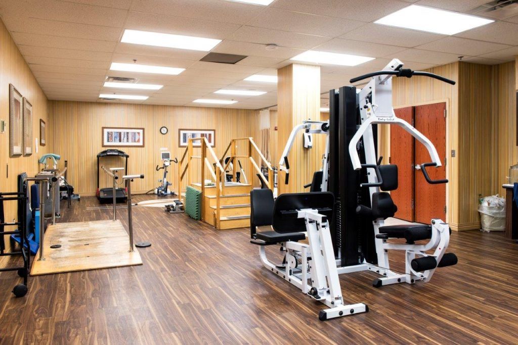 A well-equipped gym with various fitness machines for exercise.
